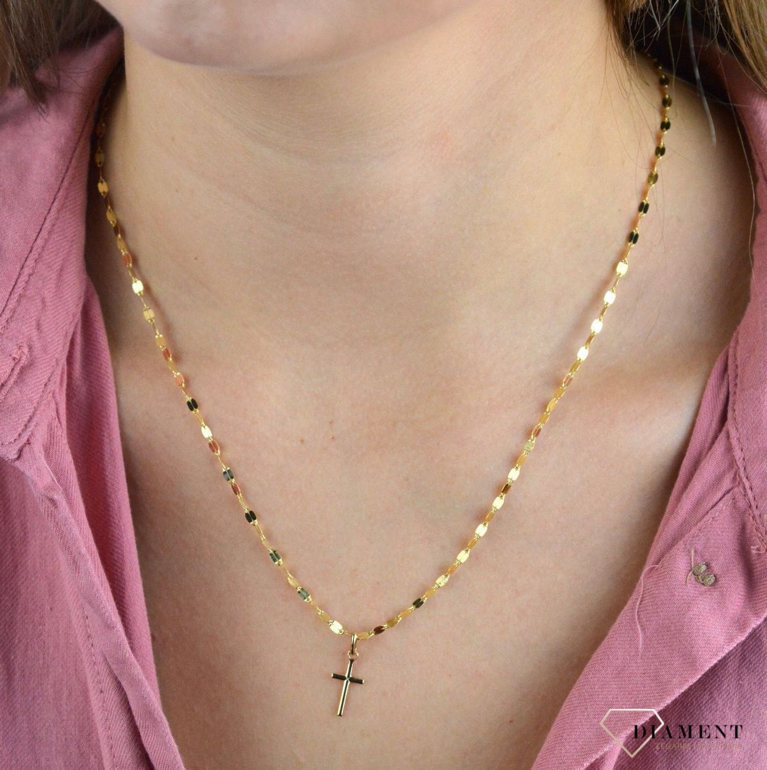 Złoty łańcuszek próba 375 o biżuteryjnym splocie 2,2 mm DIA-LAN-7820-375 2,2mm. Klasyczny i uniwersalny łańcuszek wykonany z żółtego złota próby 375 o wadze około 1,50 gram. Łańcuszki to uniwersalne dodatki, które sprawdzają  (1).jpg